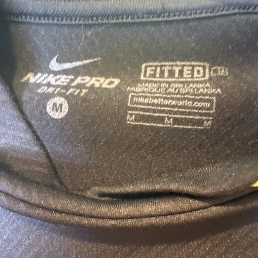 NIKE PRO Shirt Men Medium Black Long Sleeve Fitted Training Activewear Running